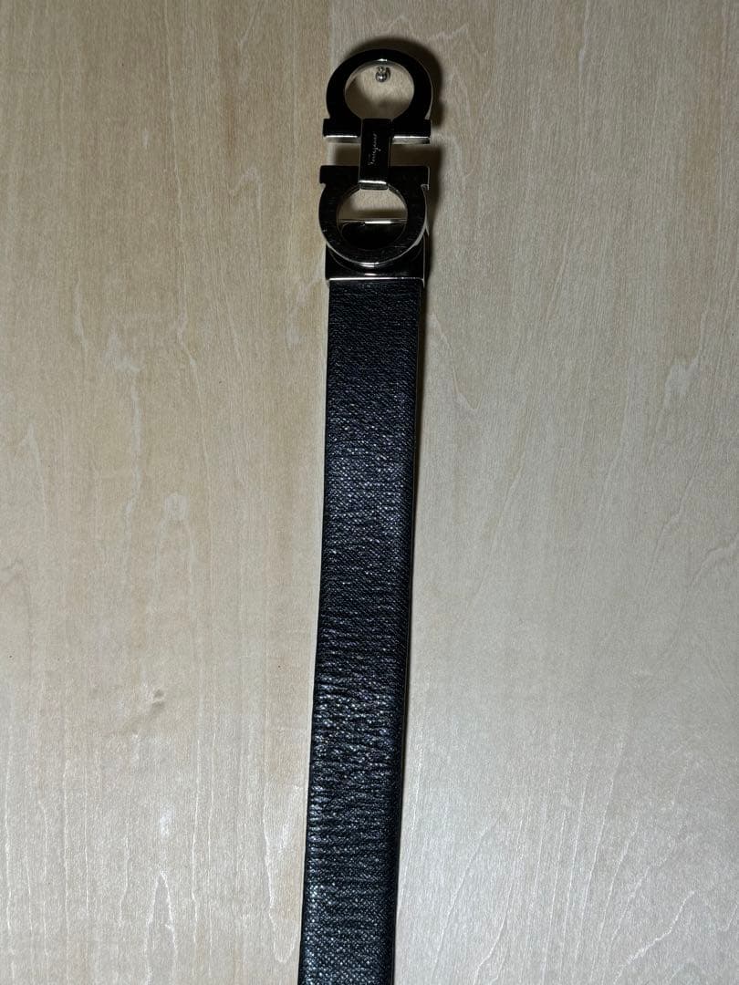 フェラガモ　リバーシブルレザーベルト　ブラック/アイボリー