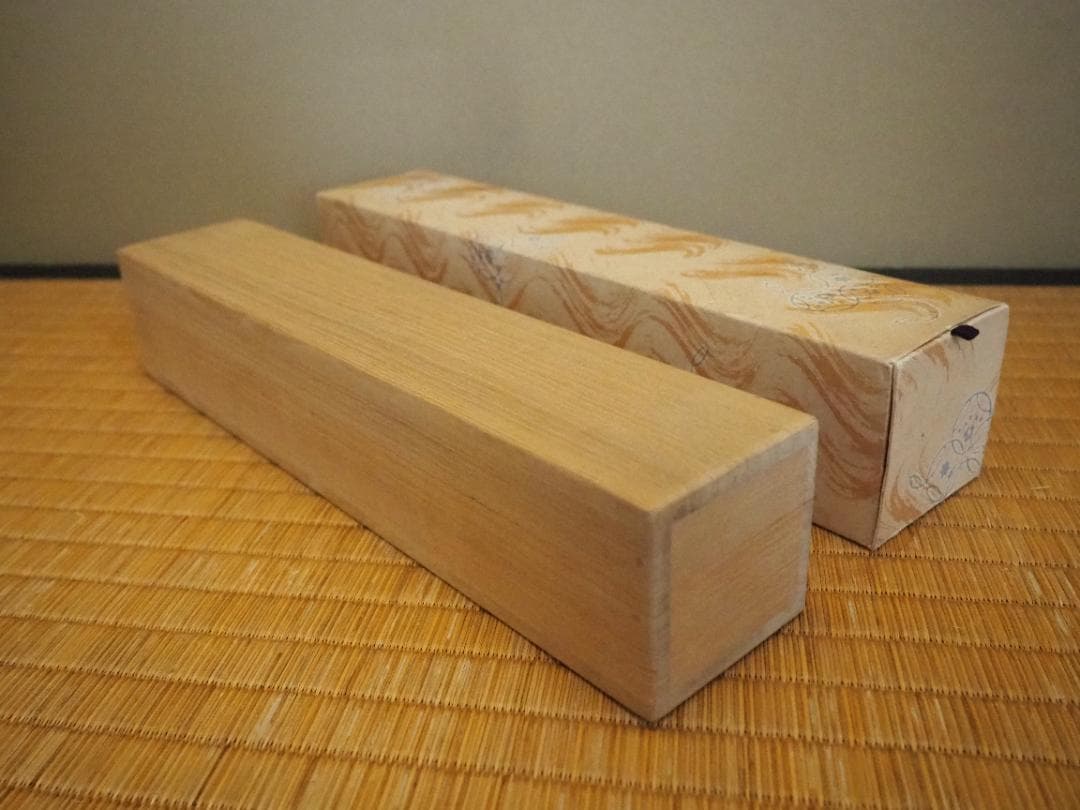 裏千家15世鵬雲斎千玄室大宗匠御染筆一行書『山花咲鳥歌』掛軸（共箱）