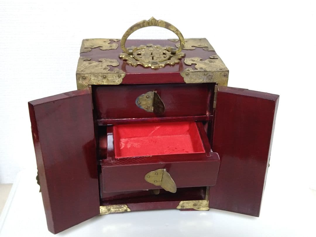 プロフ必読！∞ アンティークなディスプレイに♪翡翠をはめ込んだレア小物入れ ∞