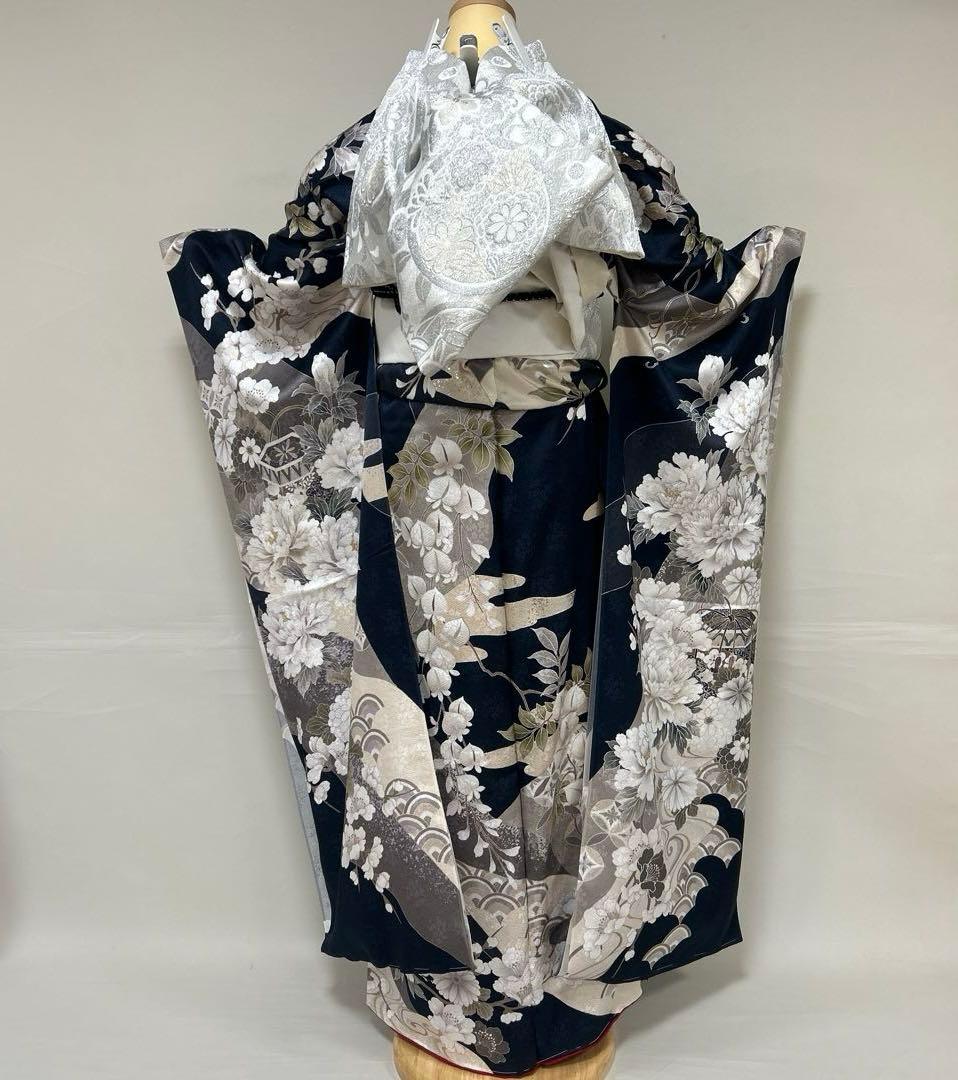 紺地のシックな牡丹と菊に貝桶の振袖フルセット