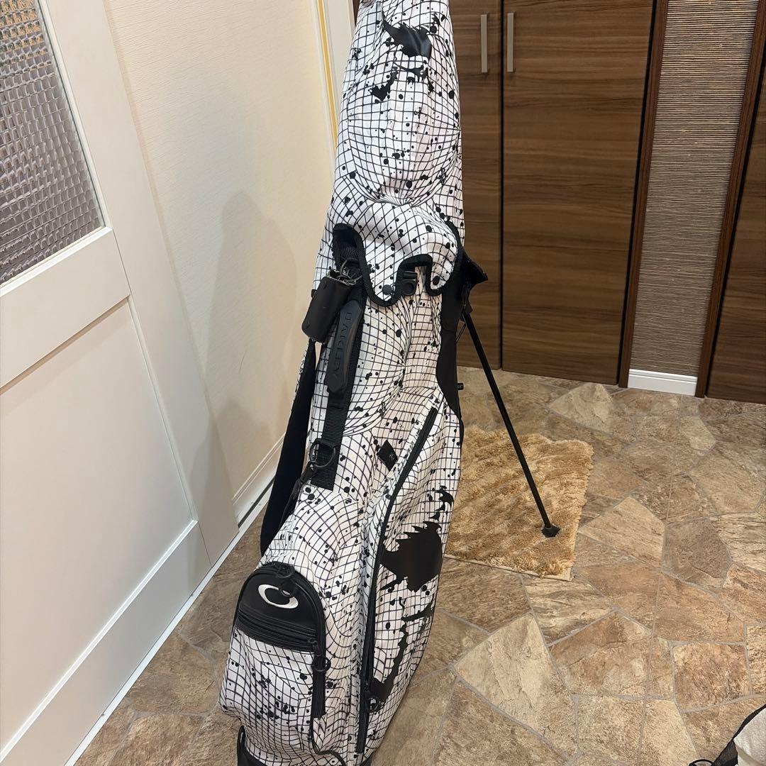 ゴルフスタンドバッグ 白黒スカル柄デザイン