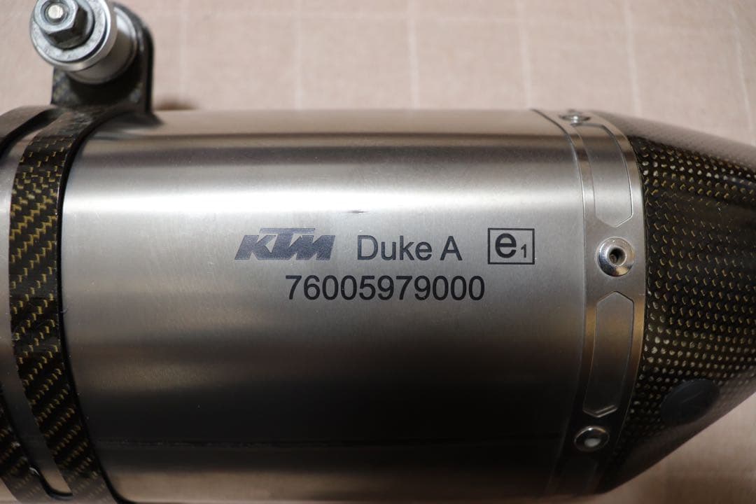 【値引き】KTM 690DUKE AKRAPOVICマフラー