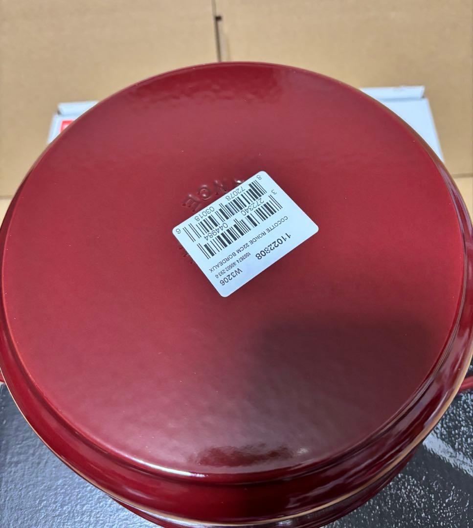 新品未使用品　ストウブ　ピコ・ココット ラウンド 22cm ボルドー