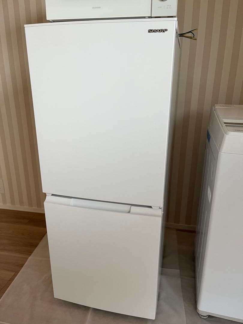 SHARP 両開きホワイト冷蔵庫