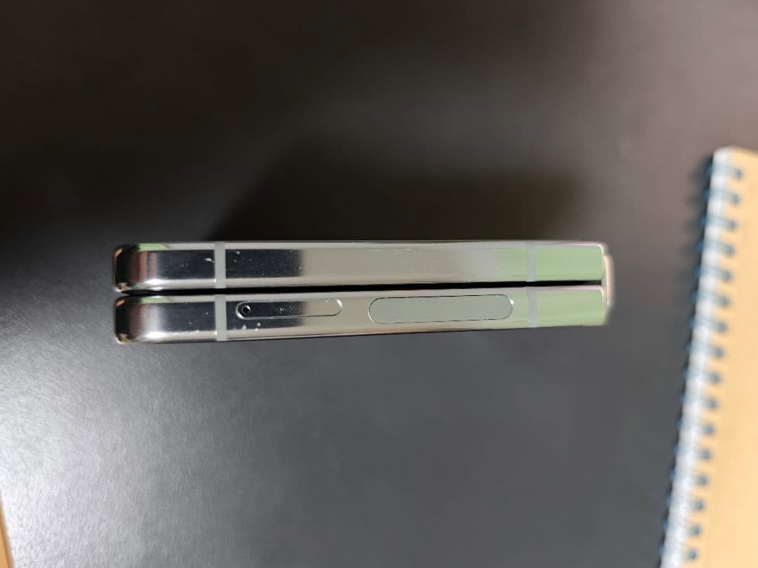 galaxy zflip5 256GB 傷あり