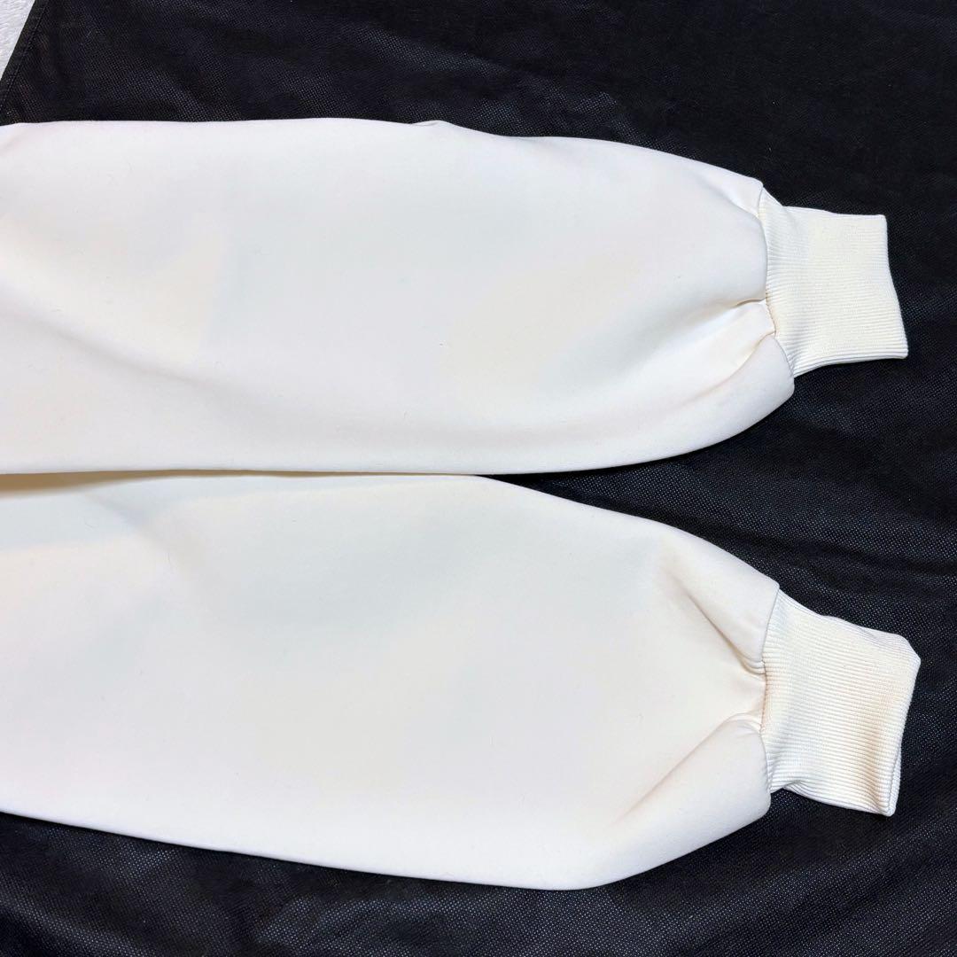 【24AW極美品】BEARDSLEY ダンボールサークルプルオーバー アイボリー