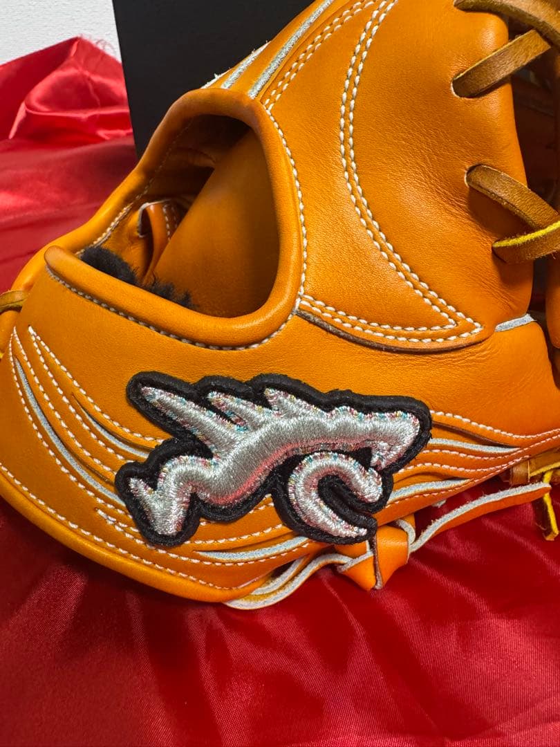 RYU硬式グラブ　内野手用　（数量限定モデル）（銀ラメ　ラベル）未使用