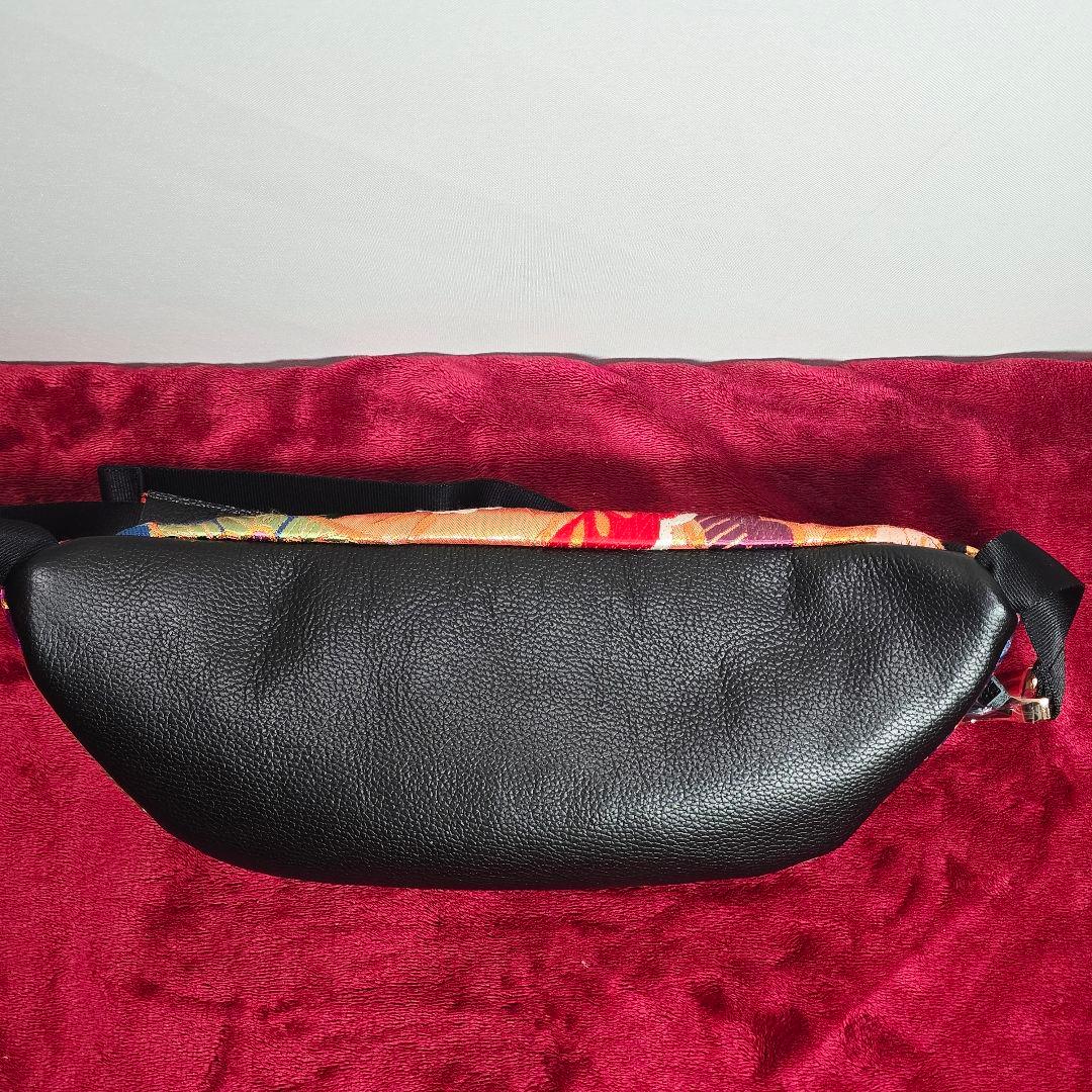 極美品・ほぼ未使用★obico 帯リメイク ボディバッグ 鶴 牡丹 金糸 日本製