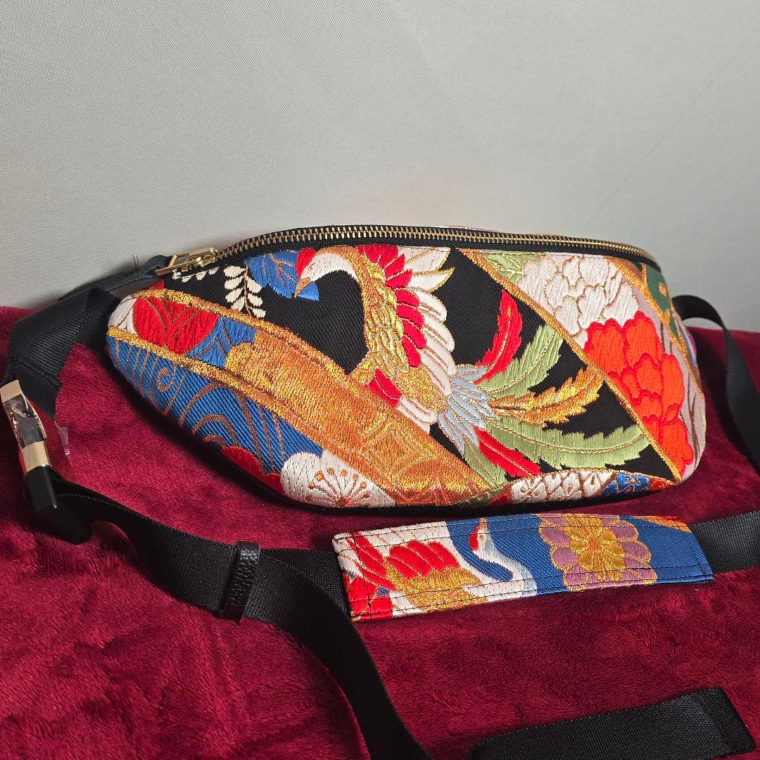 極美品・ほぼ未使用★obico 帯リメイク ボディバッグ 鶴 牡丹 金糸 日本製