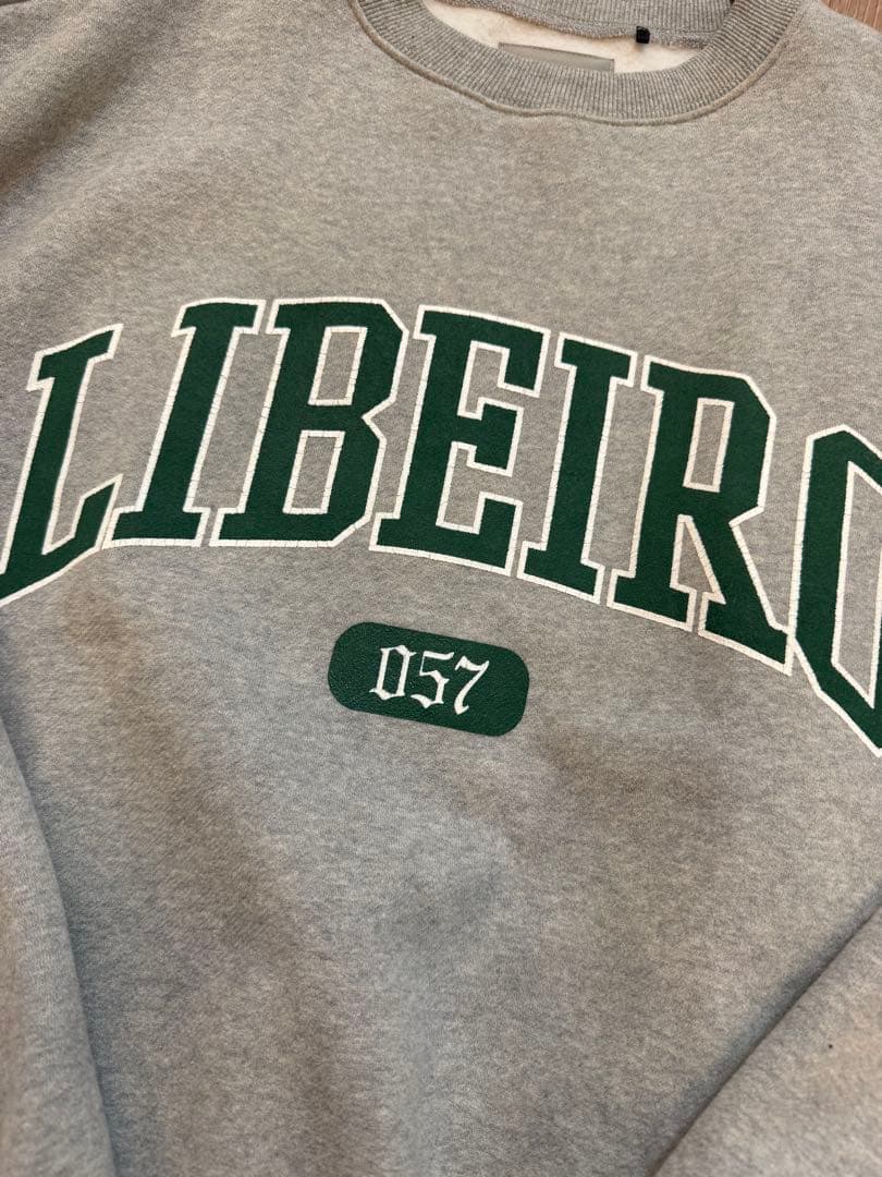 【あみさん着用】LIBEIROリベイロカレッジロゴプルオーバートレーナー