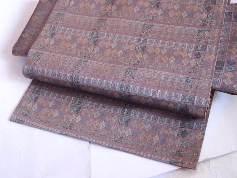 織りの両面名古屋帯（唐花文、花菱古典文）長378 全通総柄　正絹美品