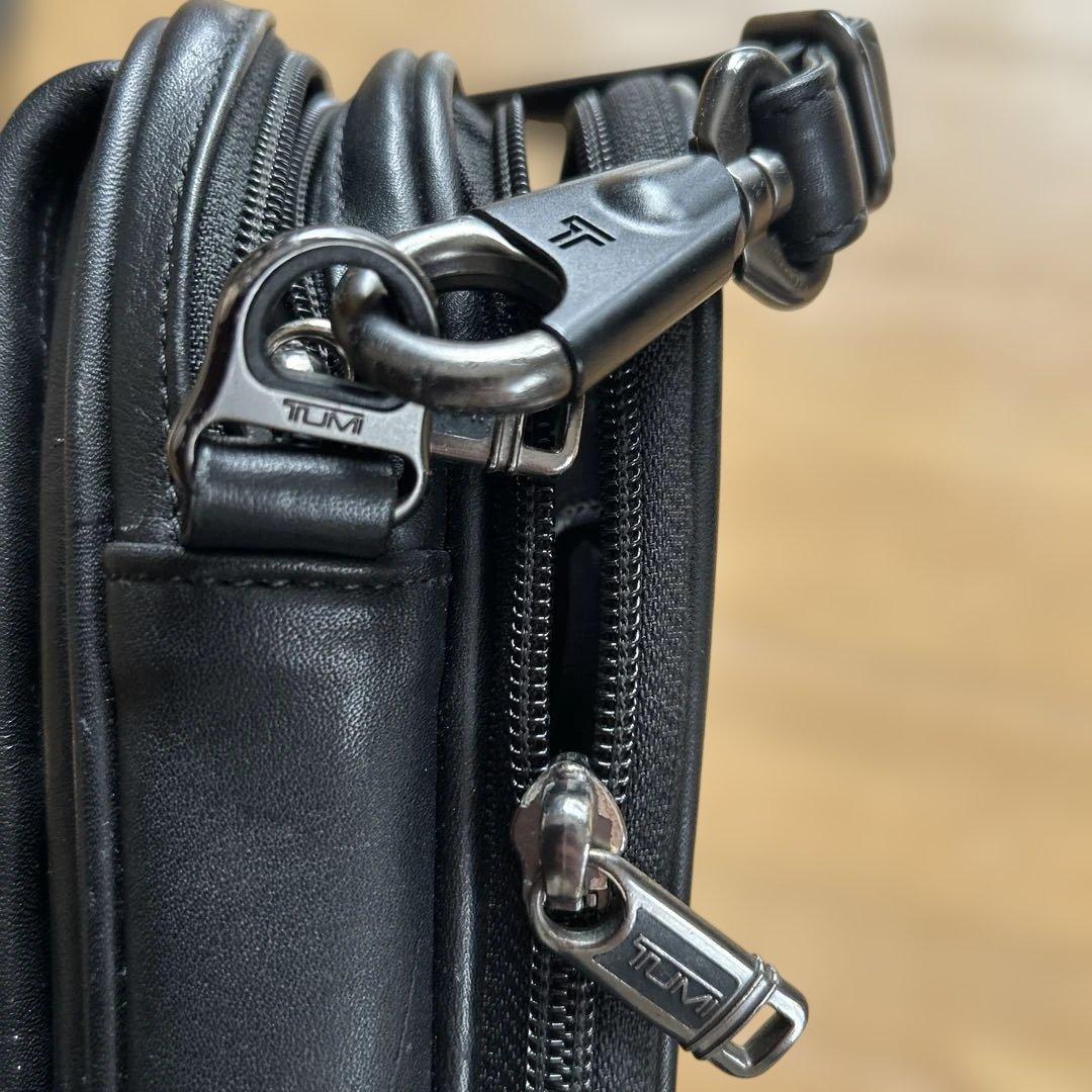 TUMI92102D4 ショルダーバッグ ブラック レザー