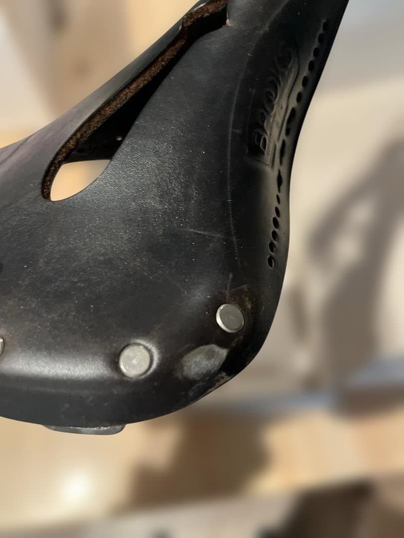 BROOKS B17 CARVED レザーサドル