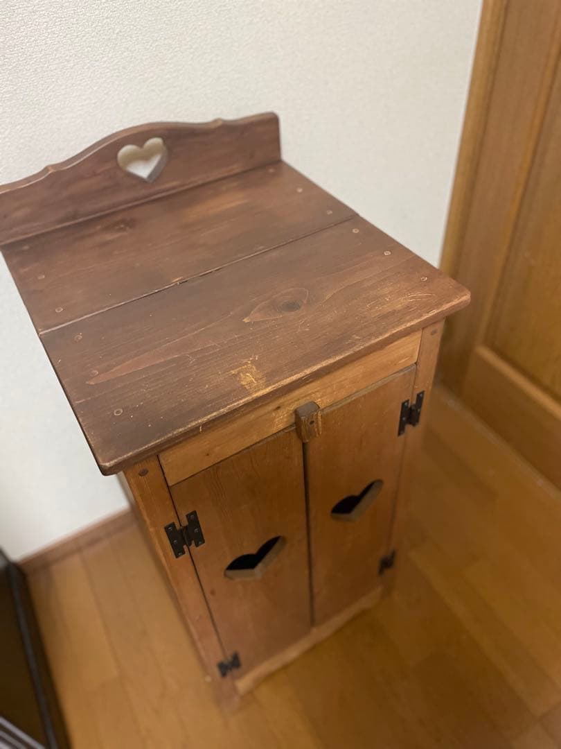 木製カントリー風キャビネット ハート型扉