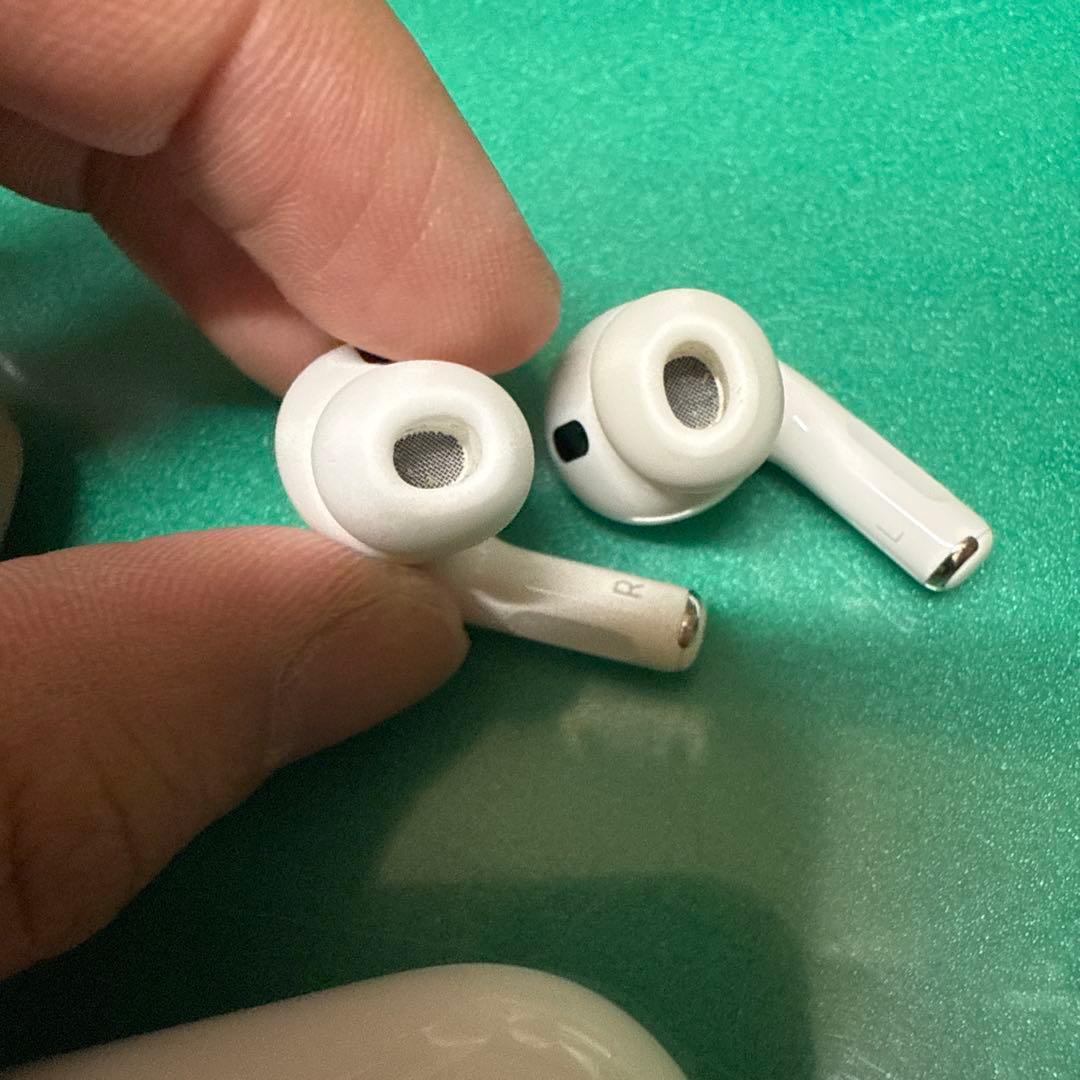 動作品！ 最新モデル Apple AirpodsPro 第2世代 ホワイト