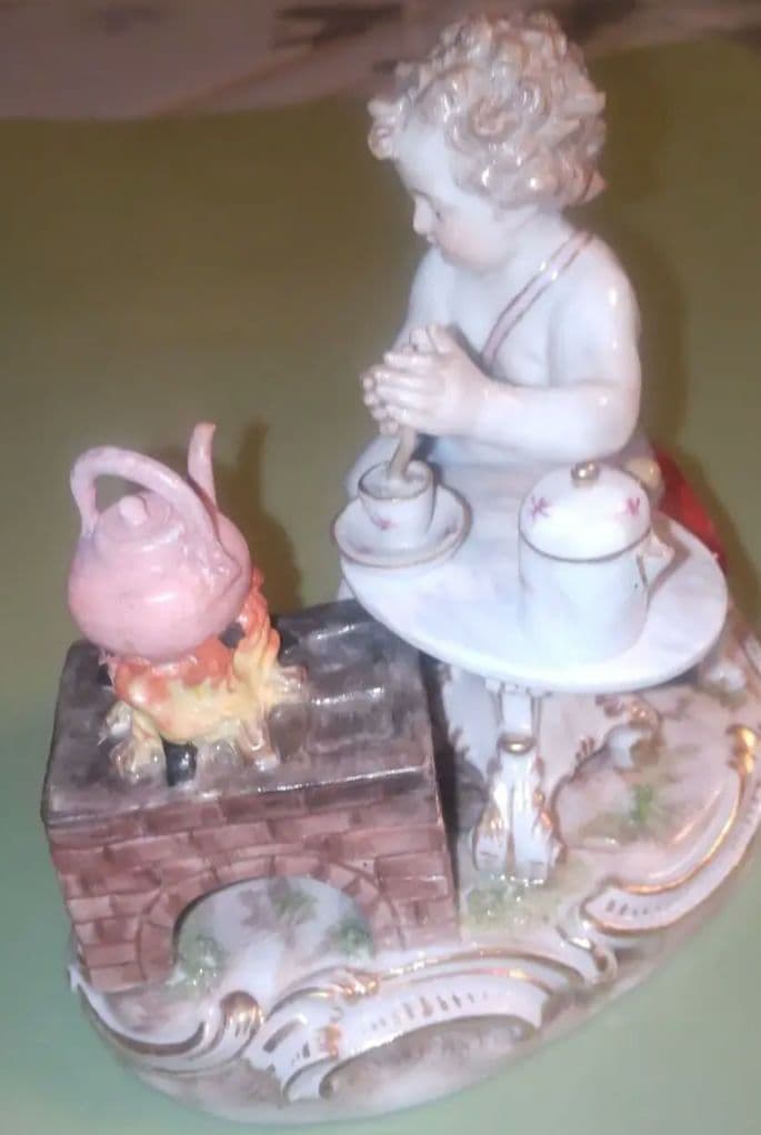 靴*も様 美品 マイセン ホットチョコレートを作る天使 フィギュリン