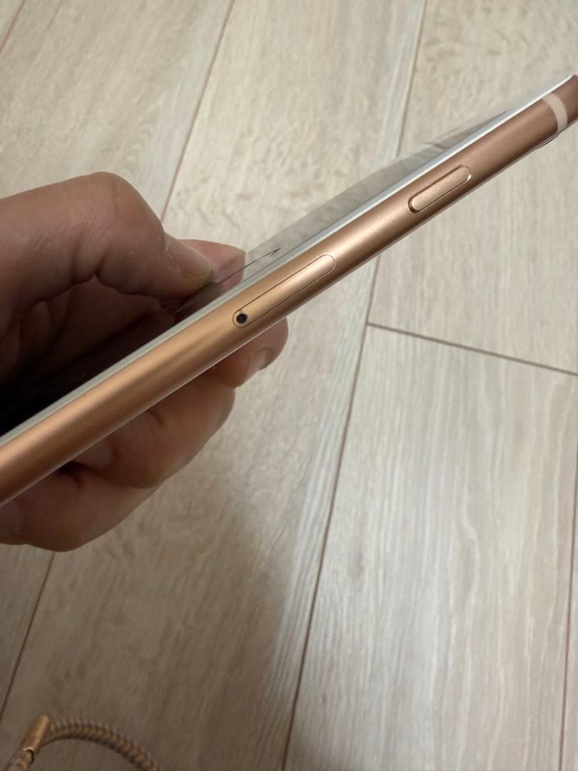 iPhone 8 64GBゴールドSIMフリー