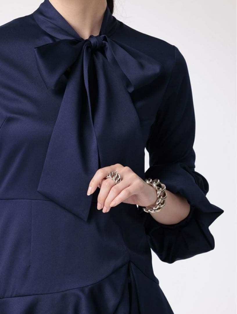 ◇未使用美品◇レジィーナロマンティコ　ネイビーパフスリーブワンピース ◇