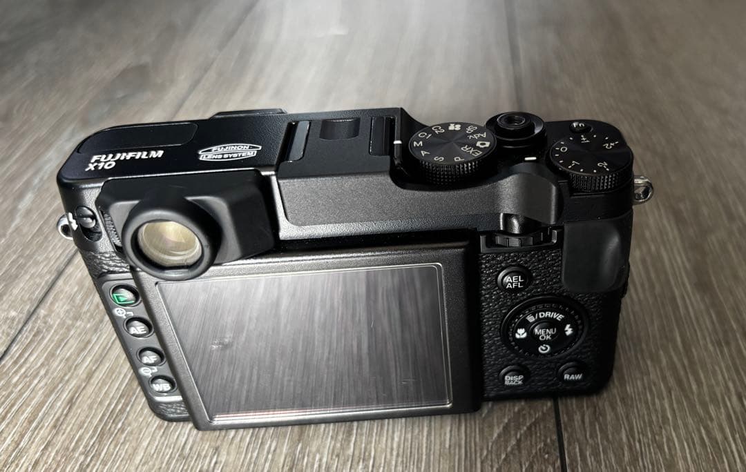 Fujifilm X10 コンパクトデジタルカメラ