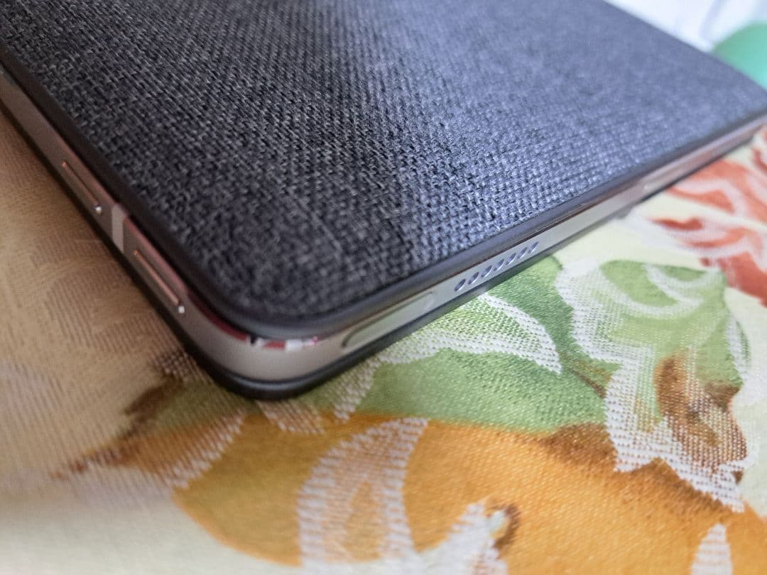 LAVIE PC―T1195BAS 【11.5型】485g （専用カバー付き）