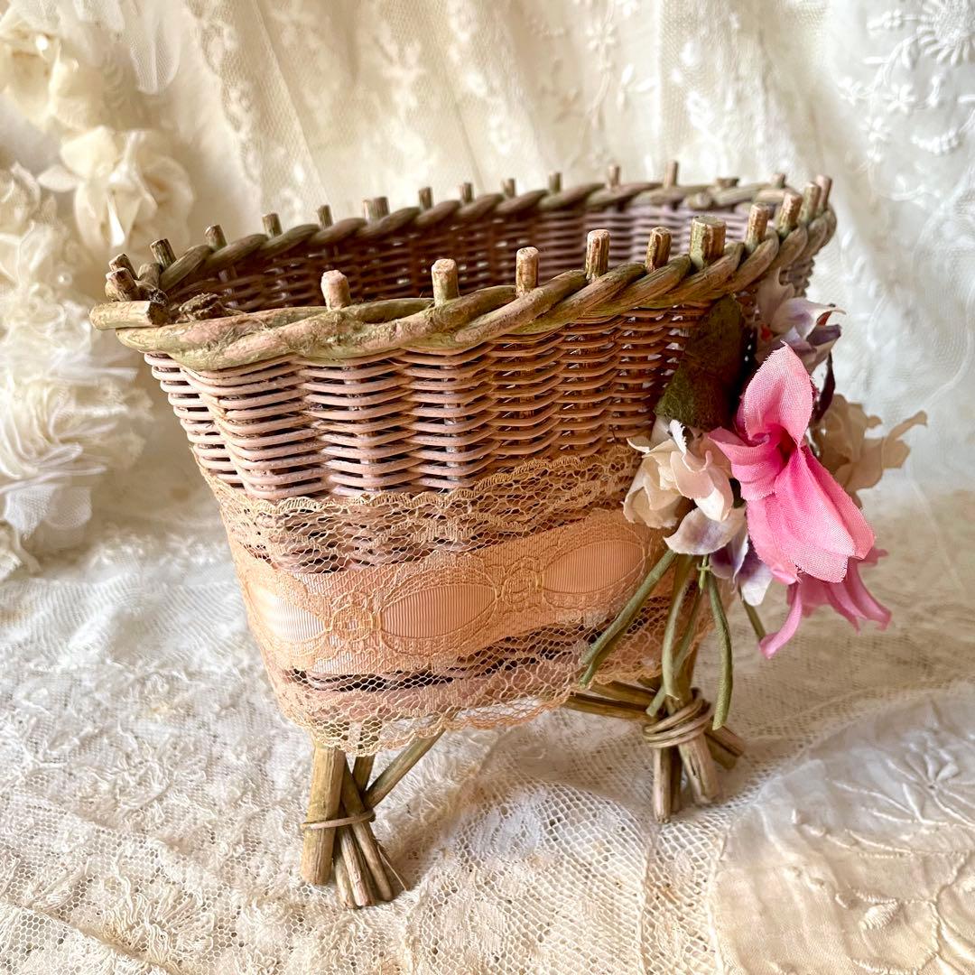 布花付きピンクドールパニエ　フランスアンティーク　かごカゴ籠　プレゼンテーション