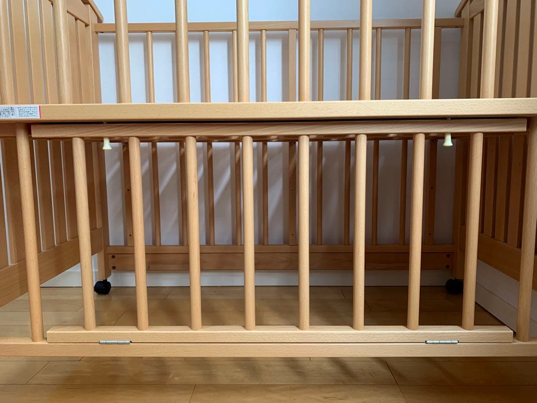 値下げ！MIKI HOUSE 木製ベビーベッド キャスター付き　すのこ床板