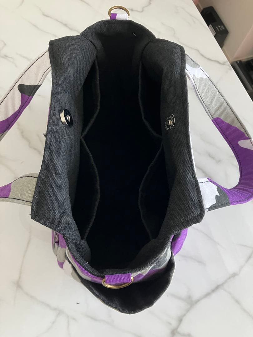 822ＣＫＡのカカ　大きめ迷彩柄デニムリメイクバック　ハンドメイド2点