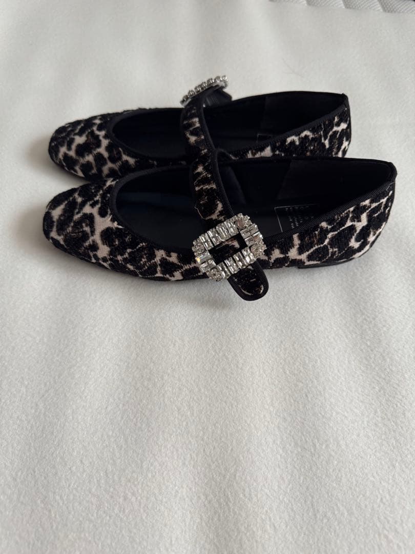 美品ヒョウ柄 ビジュー付きバックルストラップ