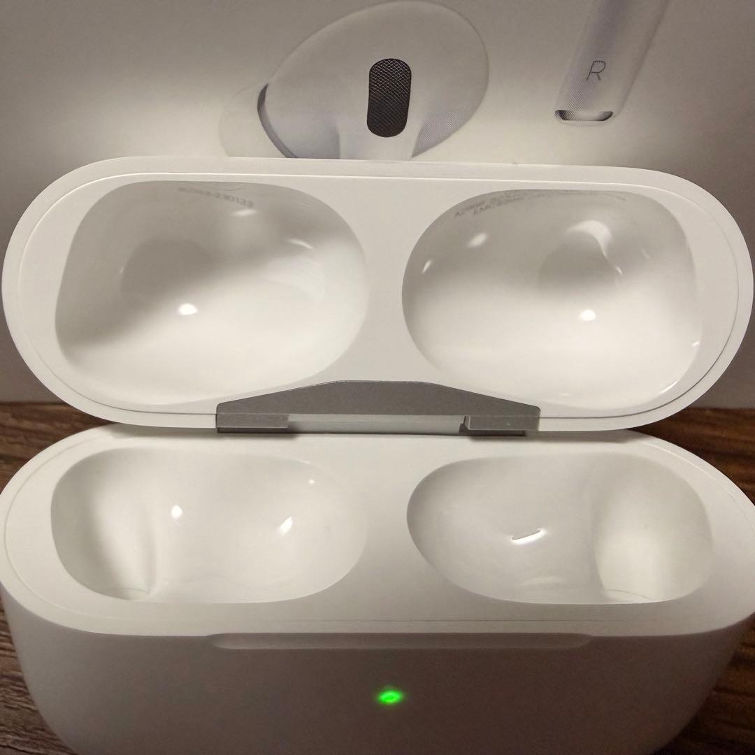 AirPods Pro 2 イヤホン 本体と専用ケース付き