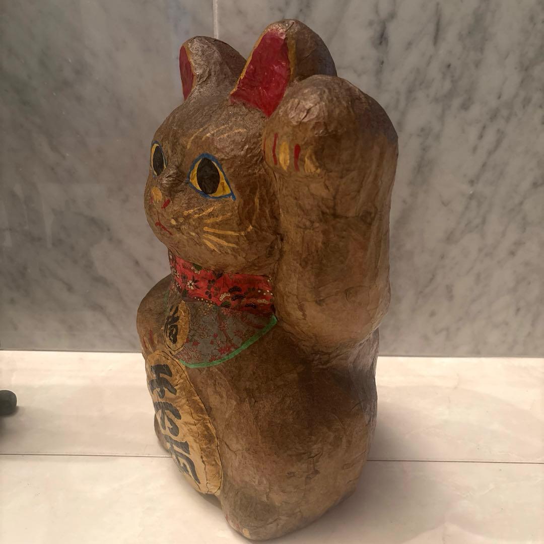 青が散る様ヴィンテージ大きな瞳や繊細に描かれた花模様の前掛けが美しい張子の招き猫