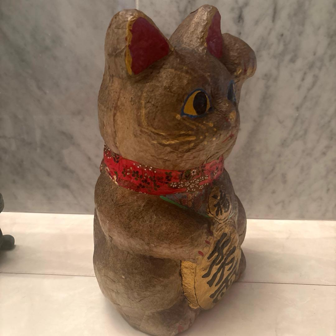 青が散る様ヴィンテージ大きな瞳や繊細に描かれた花模様の前掛けが美しい張子の招き猫