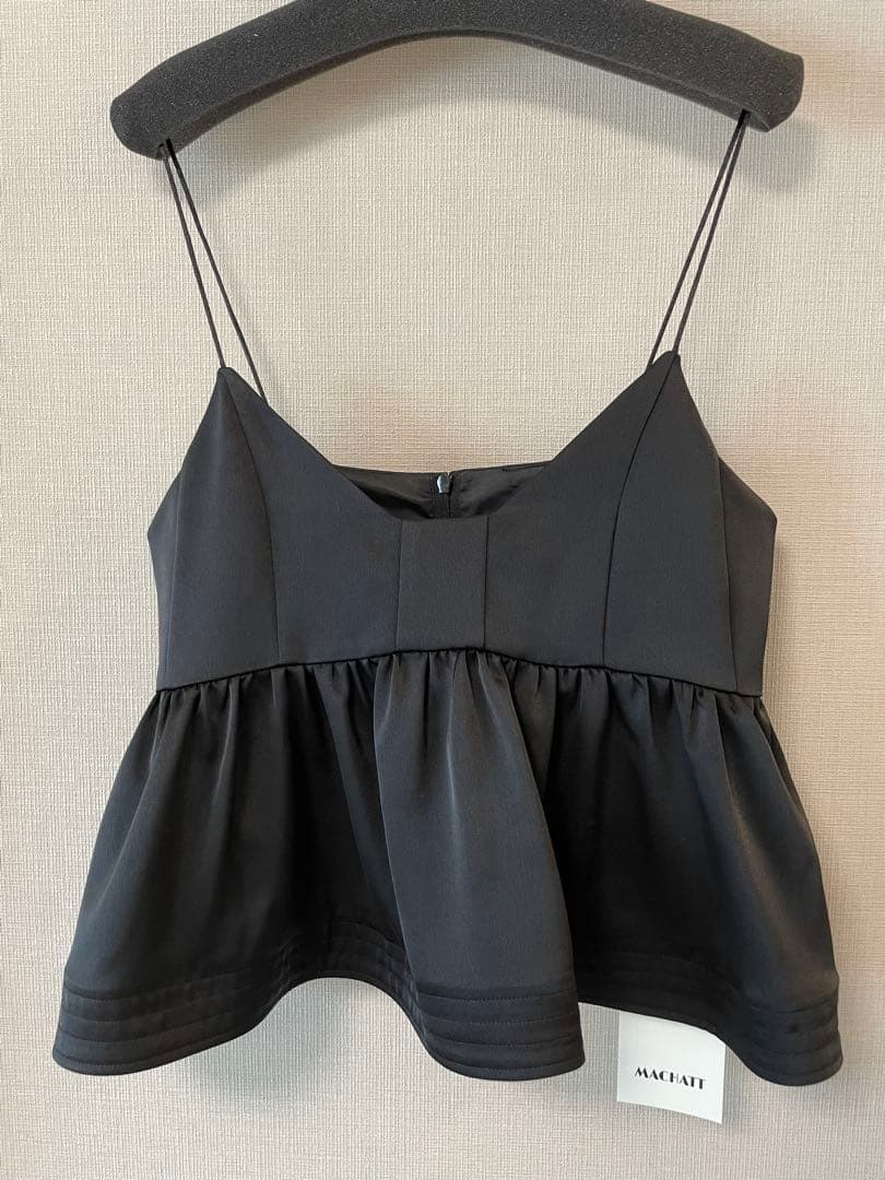 MACHATT サテンフレアキャミソール（ブラック）