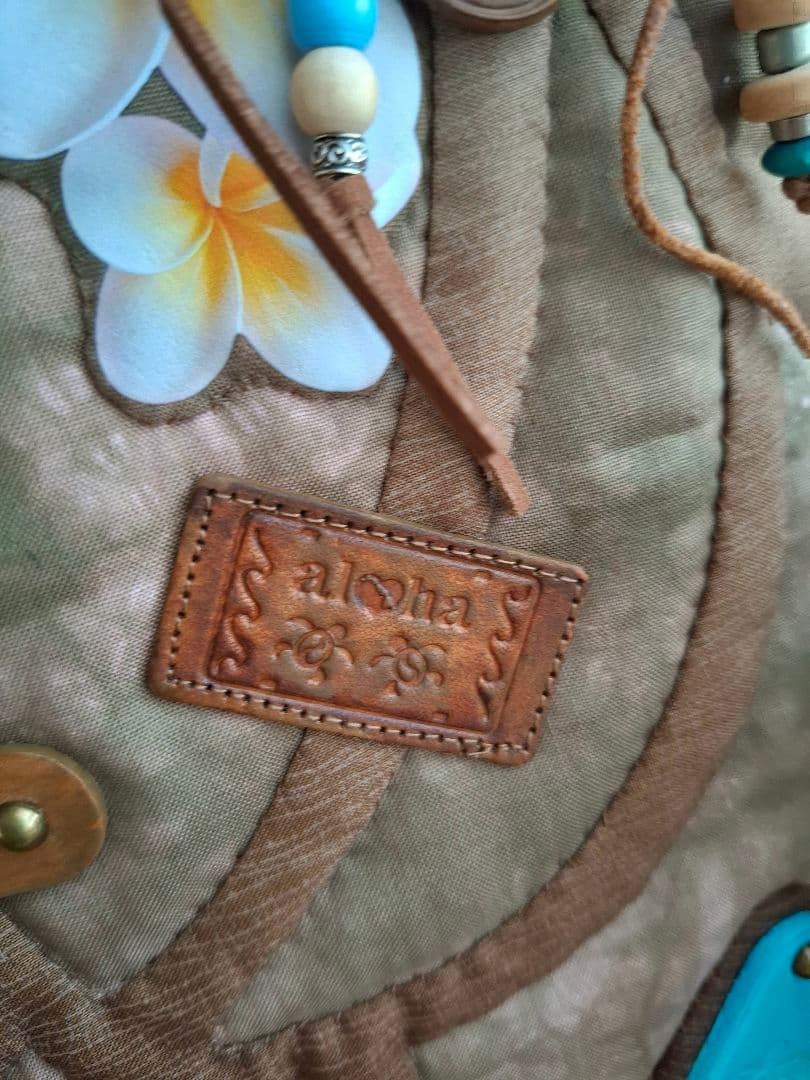 ハワイアンキルトバッグ　2WAYファスナー　ホヌ　ブルーロゴ　　革タグチャーム付