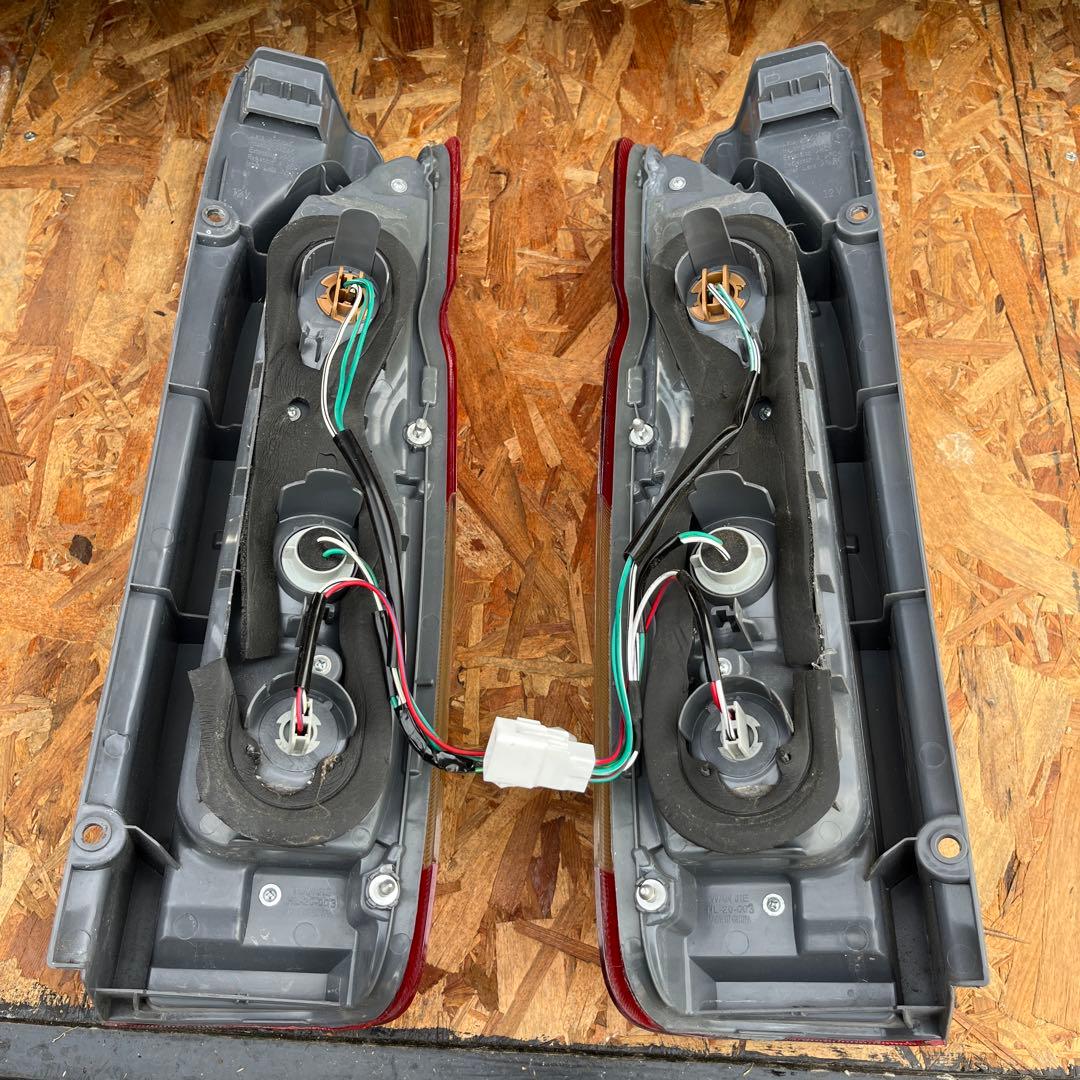 ハイエース　２００系　社外品　テール