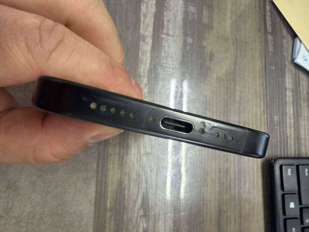 Apple iPhone 16Pro ブラックチタニウム本体256g