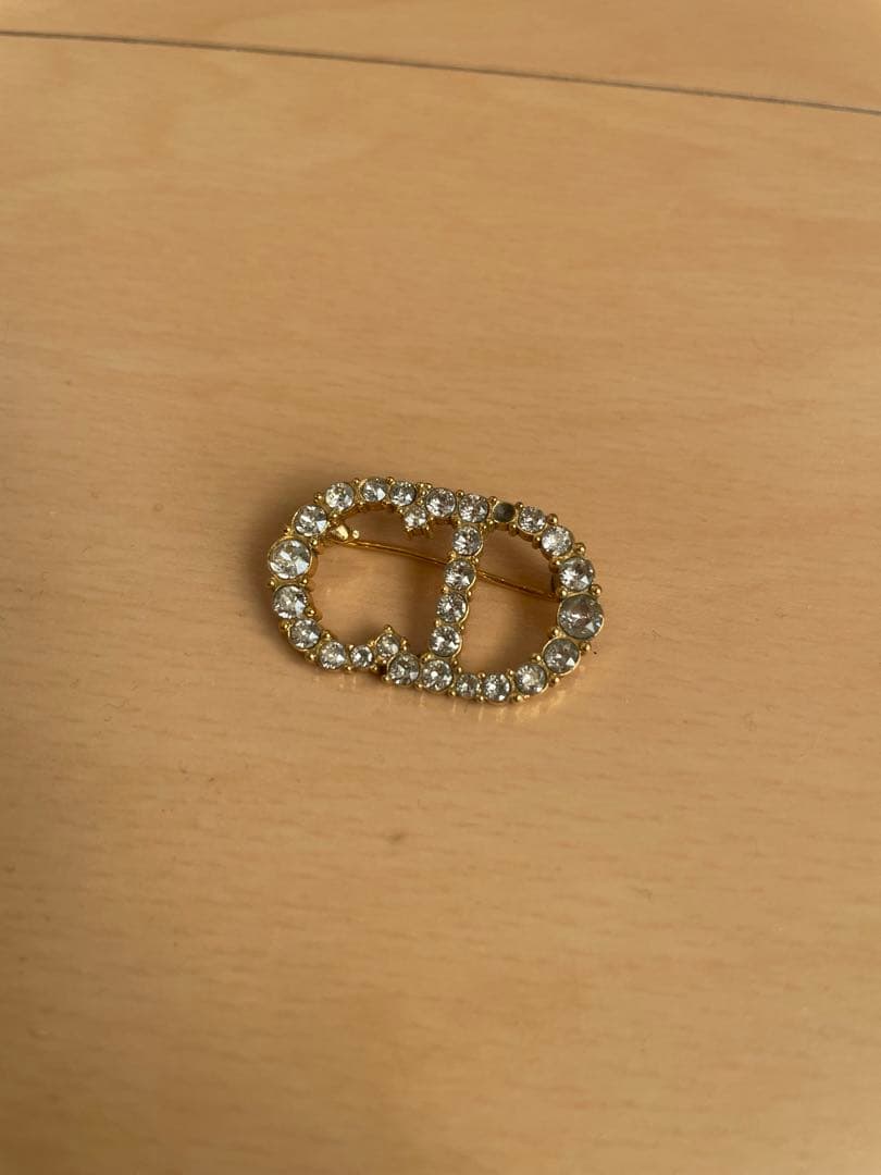 Dior ロゴブローチ ゴールド