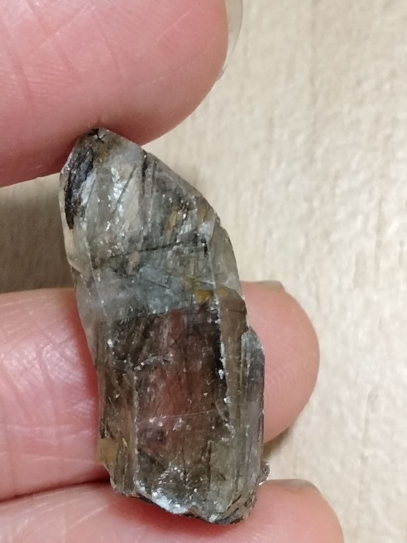 国産鉱物　山梨県　塩山竹森山　天然水晶　　トルマリン入り水晶　 番号1006