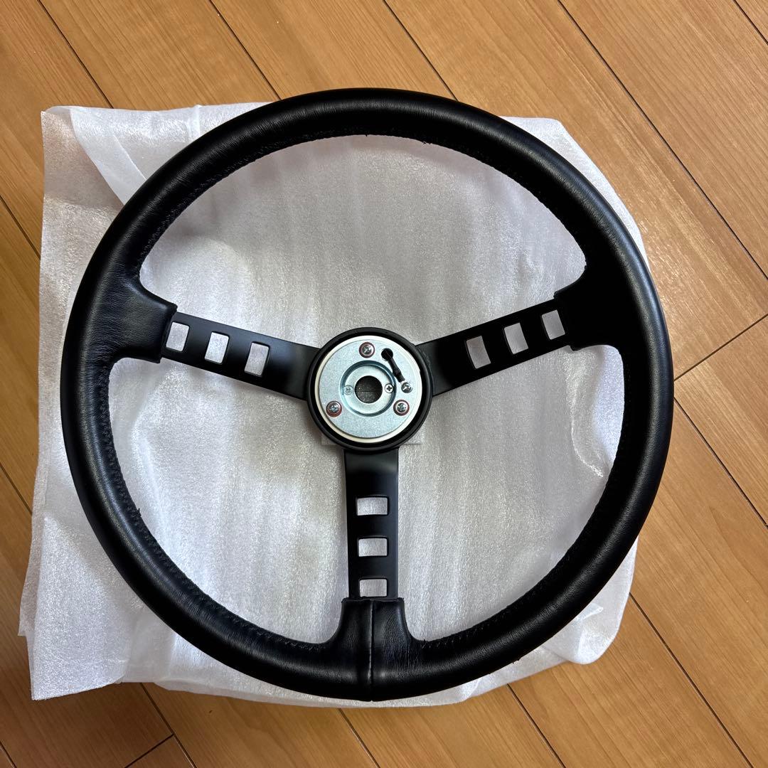 DATSUN レプリカ ステアリング ハンドル・ホーンパット付き