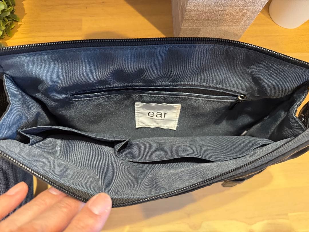 イアパピヨネ　2023年ボディバッグ