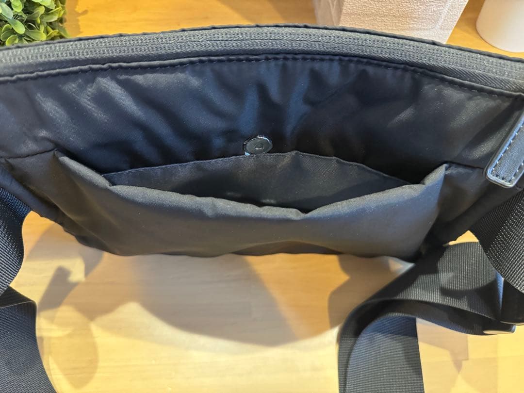 イアパピヨネ　2023年ボディバッグ