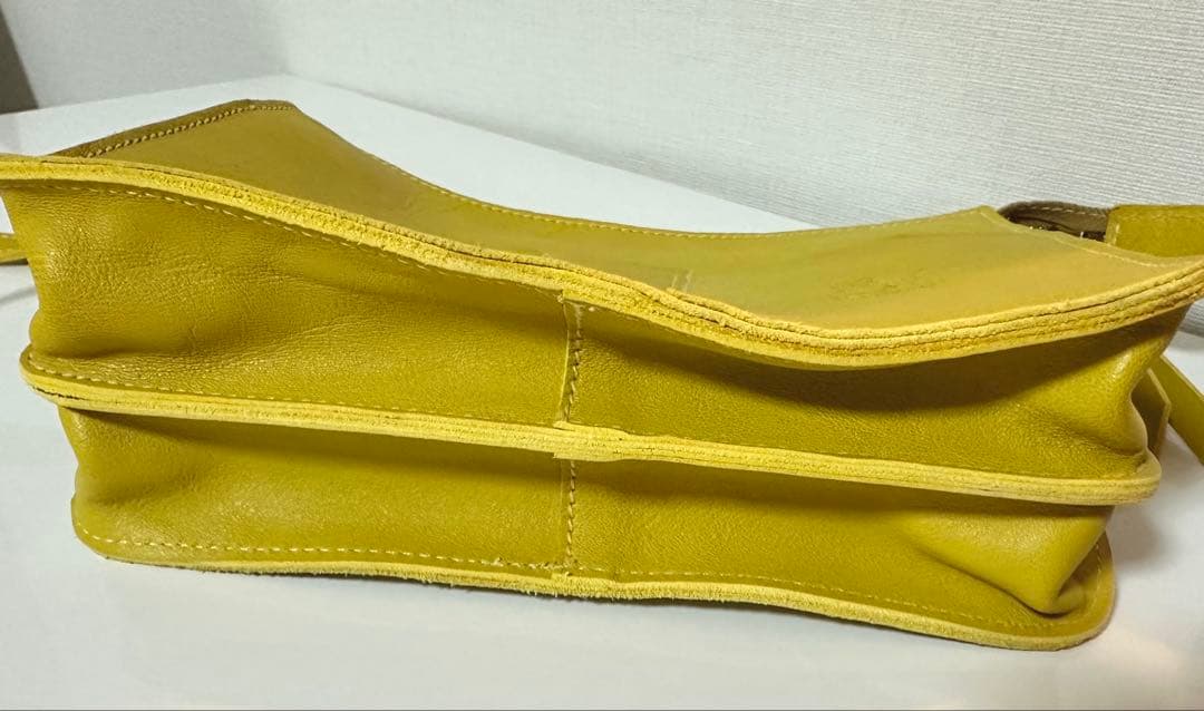 IL BISONTE 本革 レザー ミニショルダーバッグ/ポシェット/イエロー