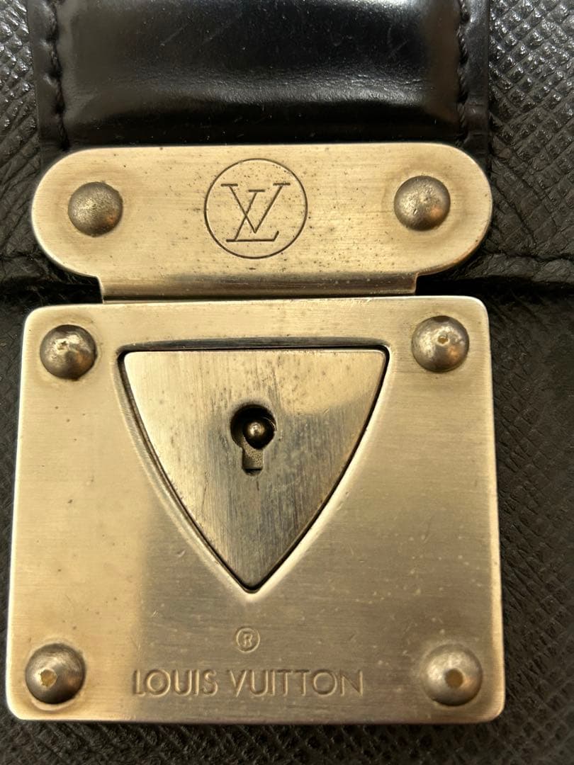 ルイヴィトン ビジネスバッグ 鍵付き