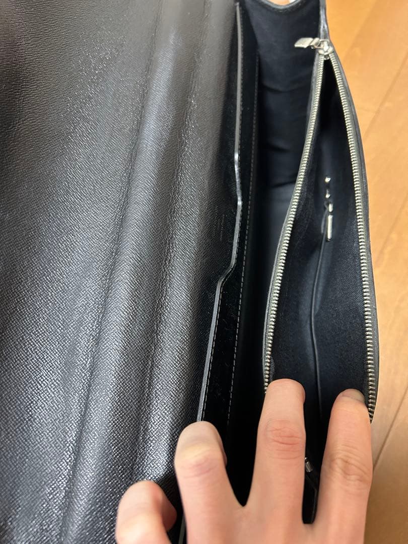 ルイヴィトン ビジネスバッグ 鍵付き