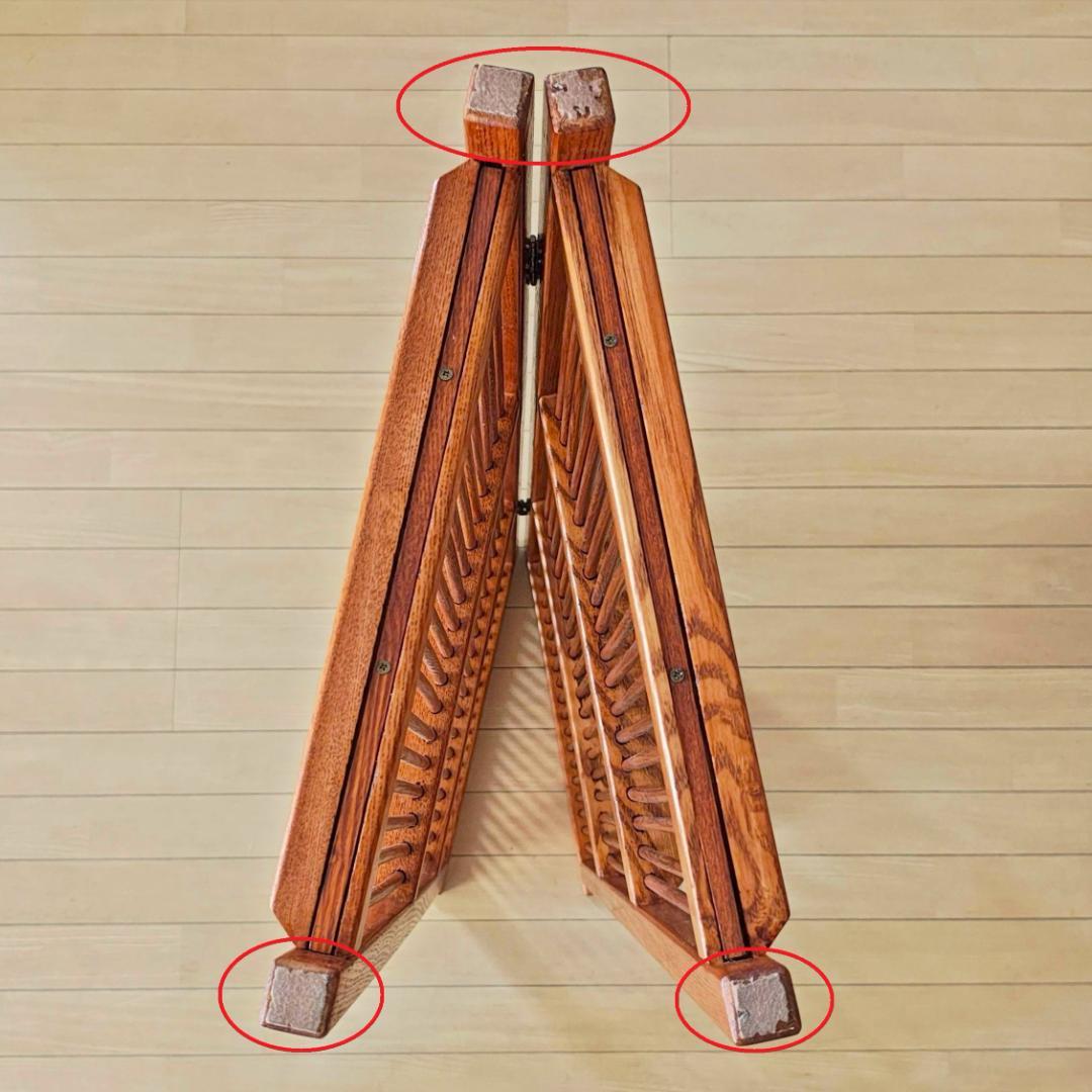 コロン: 木製コーナーラック スラットデザイン