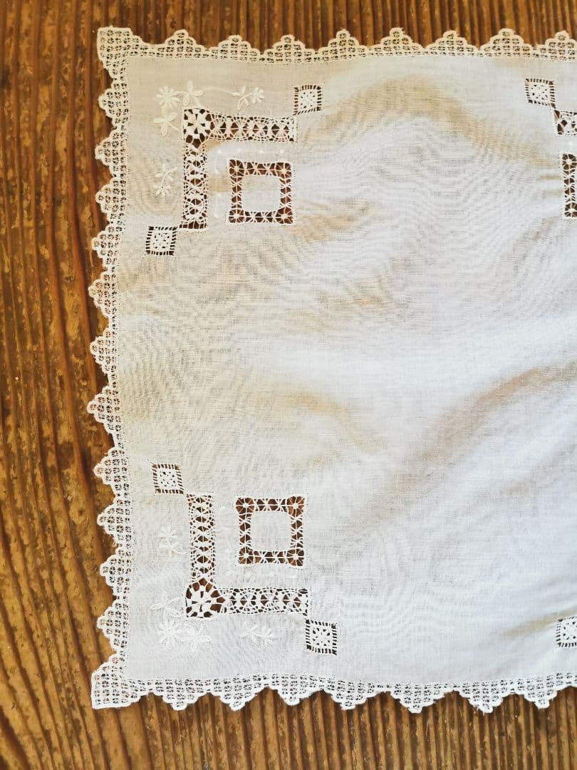 アンティーク ドローン&ニードルワーク リネンクロスハンカチ 総刺繍スカラップ✵