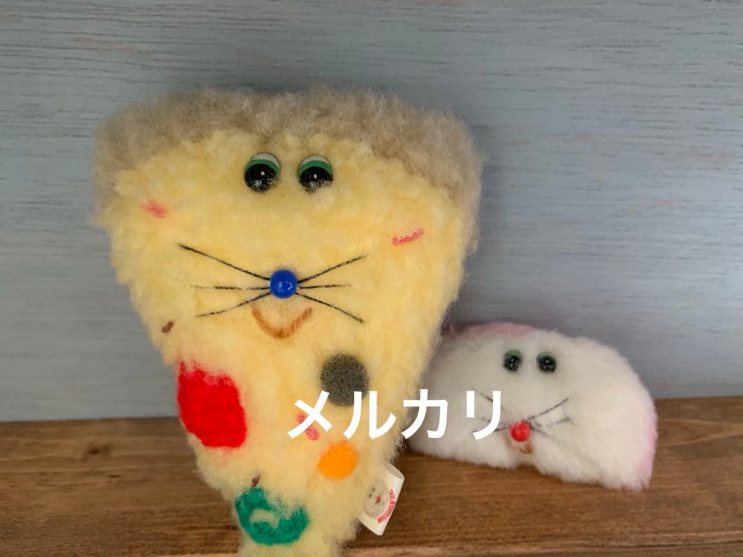 むにゅ　プクプク　ピザキーホルダー&かまぼこブローチ
