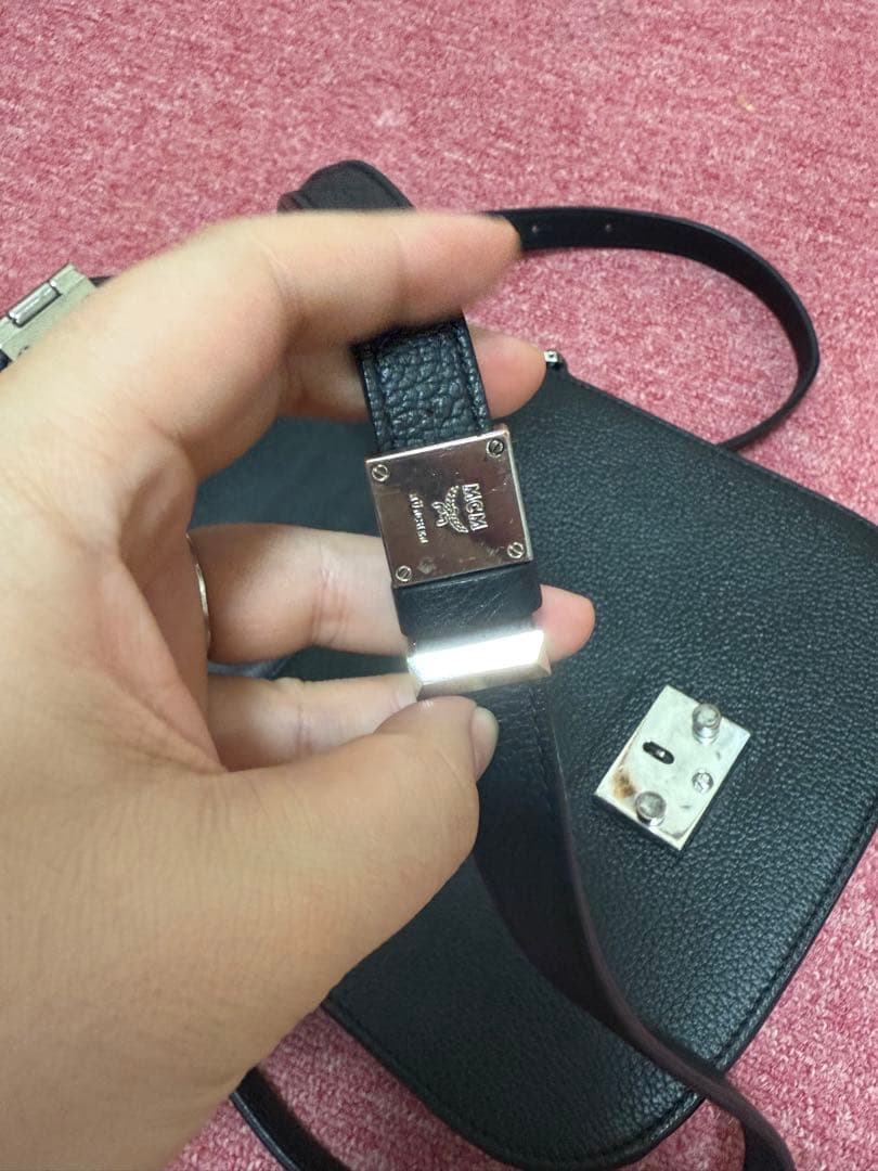 MCM ブラックショルダーバッグ