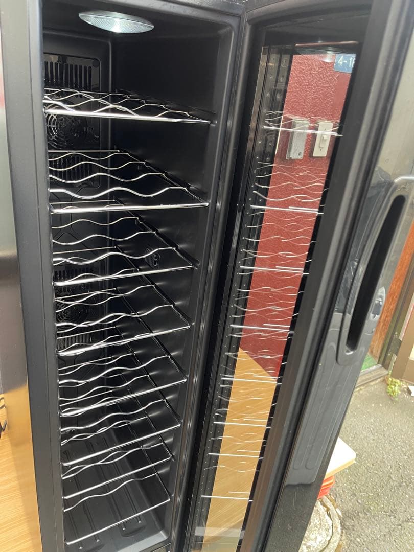 アイリスオーヤマ　ワインセラー 47L.18本収納、お値引き致しません。