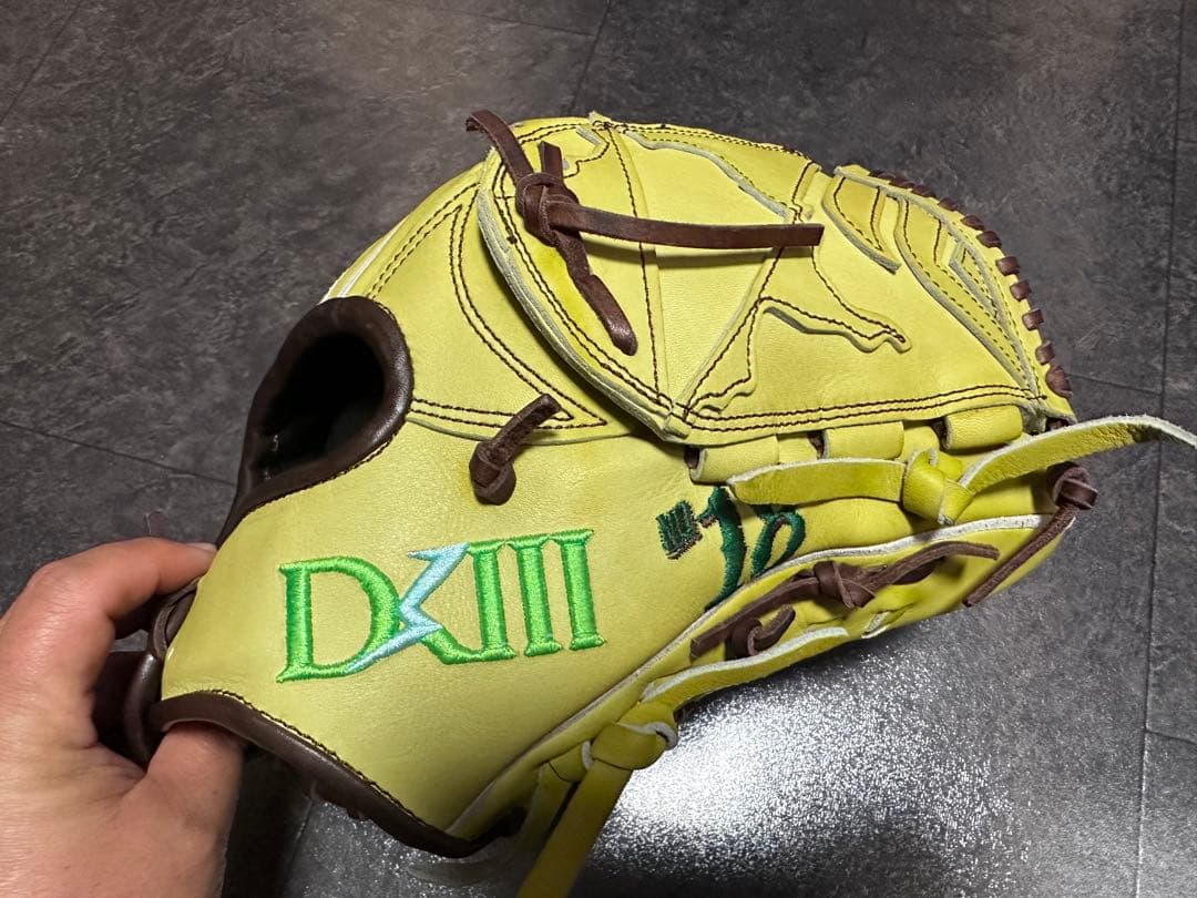 DKIII 硬式投手用グラブ