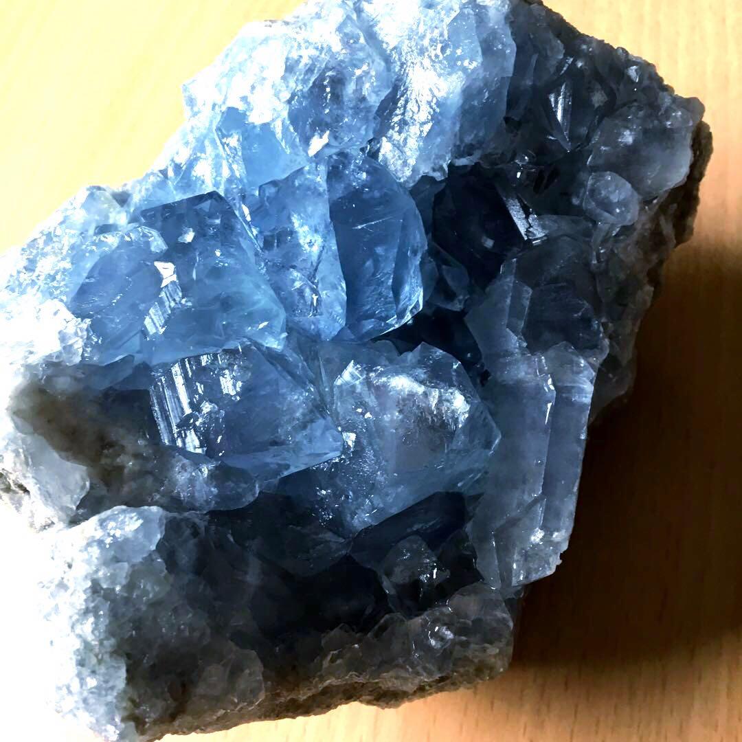セレスタイト(天青石)クラスター原石　マダガスカル産　浄化　ヒーリング効果　置物